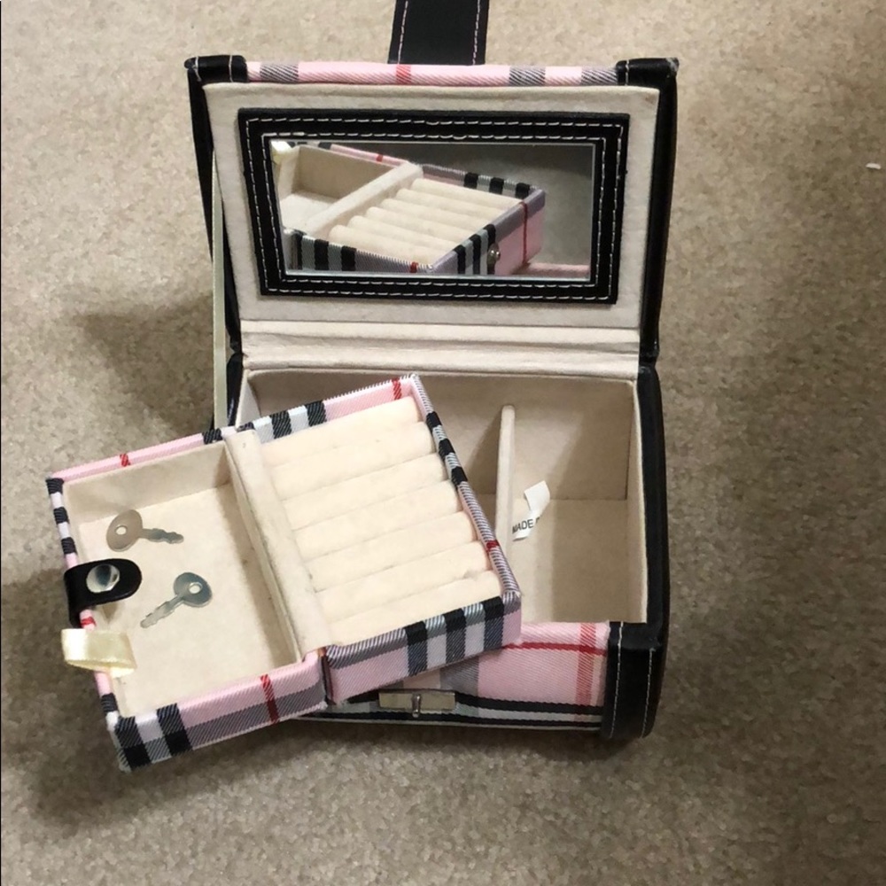 Travel jewelry case
